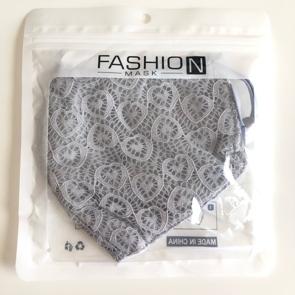 - New Fashion Lace Face Mask